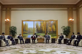 双方会见现场。图自越通社