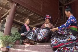 奠边省致力于保护与传承老族文化特色