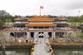 游客参观顺化皇城。图自 越通社