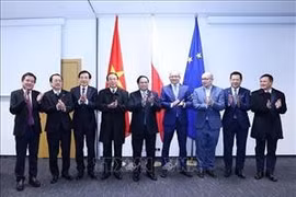 越南政府总理范明政参观波兰国家网络安全中心