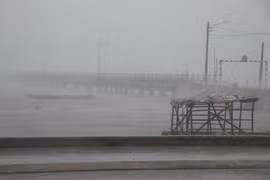 第13号台风最新消息：残余环流致越南中部地区多地出现强潮与内涝