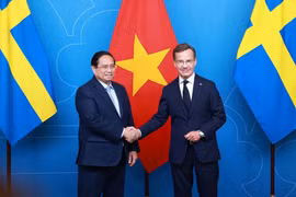 瑞典首相乌尔夫·克里斯特松迎接越南政府总理范明政到访。图自 越通社