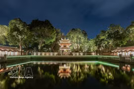 奎文阁在艺术灯光的映衬下，更加凸显其传统建筑之美，于现代空间中熠熠生辉。图自 越通社