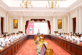苏林主持召开中央完善法律制度与促进执法指导委员会第一次会议