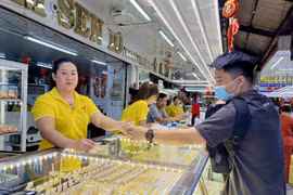 4月8日上午金价下跌60万越盾/两。图自 越通社