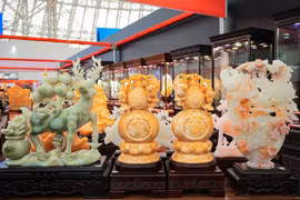 2026年春季博览会宝石展区：璀璨“宝石世界”吸引观众目光