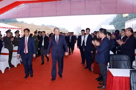 越共中央总书记苏林出席高平省长河九年一贯制寄宿学校开工仪式