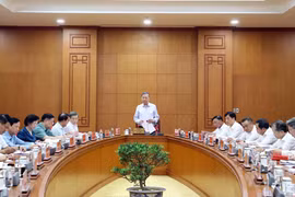 反腐败、反浪费、反不正之风工作必须按照“少说多做”的方针贯彻落实