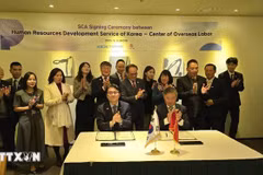 韩国国家技能人才认定局与海外劳工中心（COLAB）签署服务供应承诺协议（SCA）。图自越通社