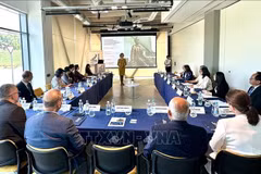 工作会议现场。图自越通社