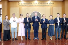 双方代表合影。图自越通社