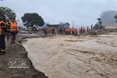 连日来，北部山区部分省份遭遇大到特大暴雨,短时强降雨或引发低洼地区内涝。图自越通社