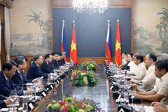 越共中央总书记、国家主席苏林与菲律宾总统费迪南德·罗慕尔德兹·马科斯举行会谈。图自越通社