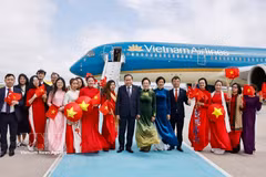 旅土越南人社群迎接越南国会主席陈青敏一行。图自越通社
