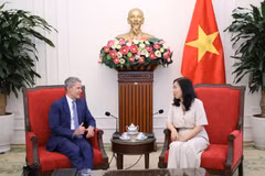 越南外交部副部长黎氏秋姮会见美国有线电视新闻网执行副总裁菲尔·尼尔森。图自外交部