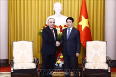 越南国家主席梁强会见阿塞拜疆总检察长卡姆兰·阿利耶夫。图自越通社