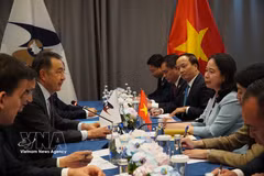 国家副主席武氏映春在比什凯克展开系列双边会晤活动