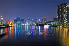 凭借现有优势，加上国际金融中心发展战略，胡志明市正受到国内外投资者的关注。图自越通社