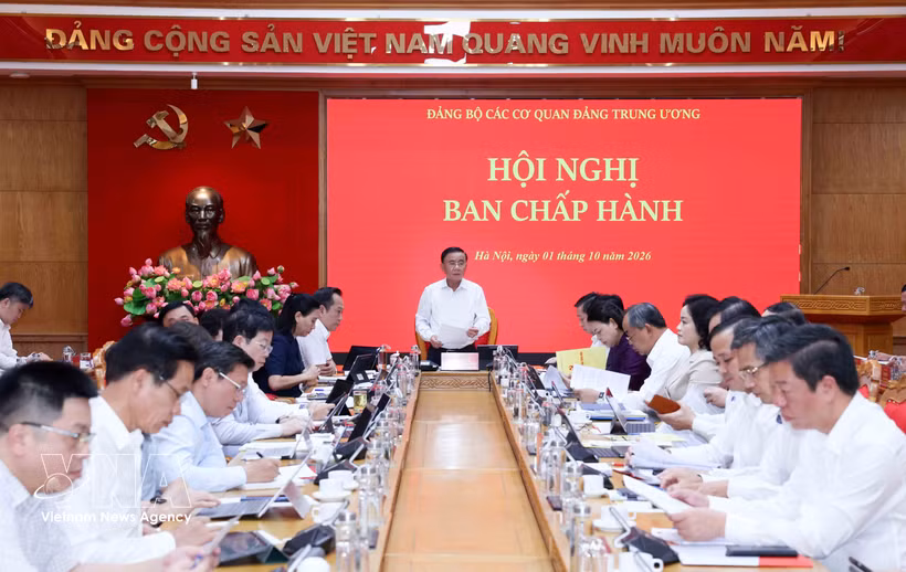 中央书记处常务书记陈锦秀主持会议。图自越通社