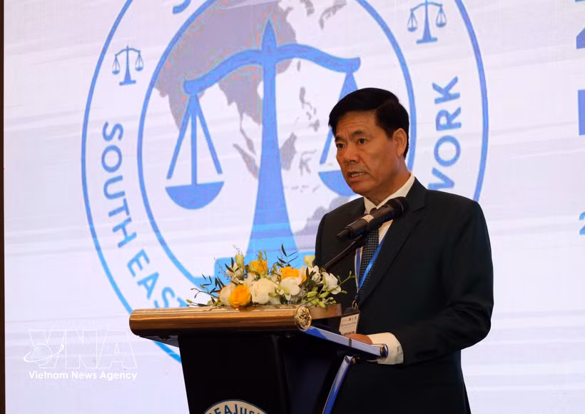 越南最高人民检察院副检察长阮光勇在开幕式上致辞。图自越通社