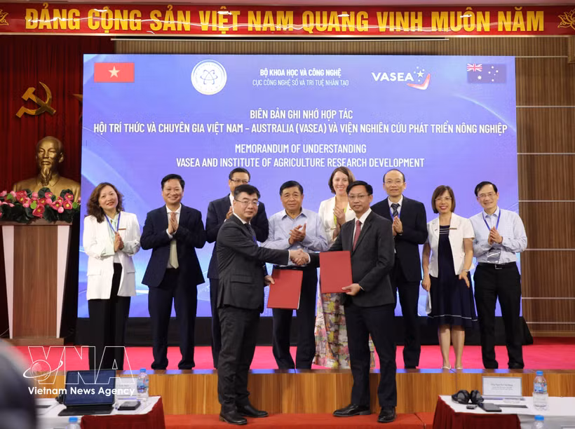 数字技术与人工智能局同农业发展研究院签署合作谅解备忘录。图自越通社