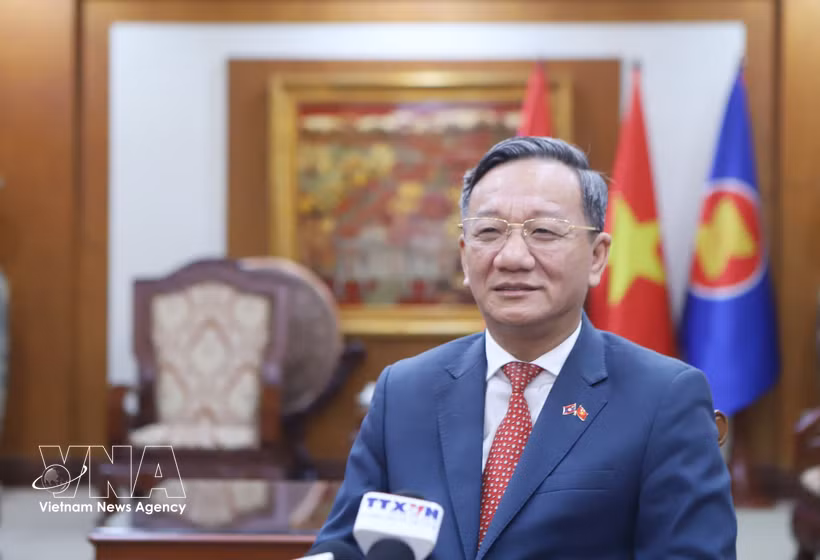 越南驻老挝大使阮明心接受越通社记者采访。图自越通社
