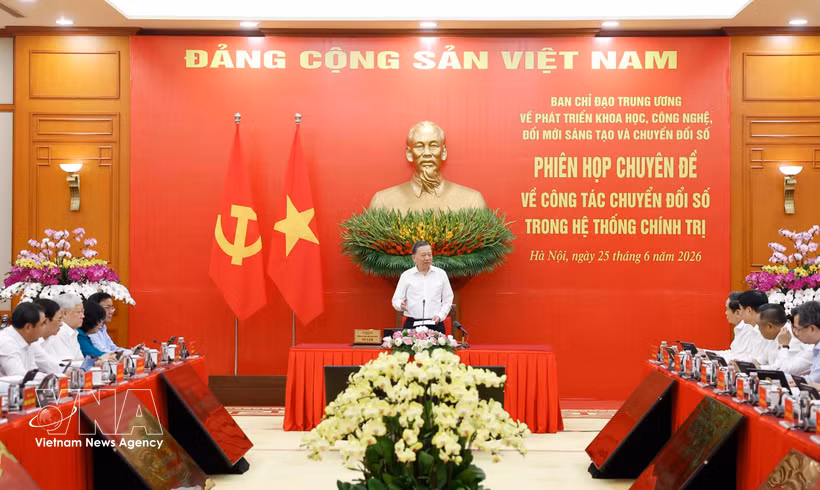 2026年6月25日，越共中央总书记、国家主席、中央科技发展、创新和数字化转型指导委员会主任苏林主持关于政治体系数字化转型工作的专题会议。图自越通社