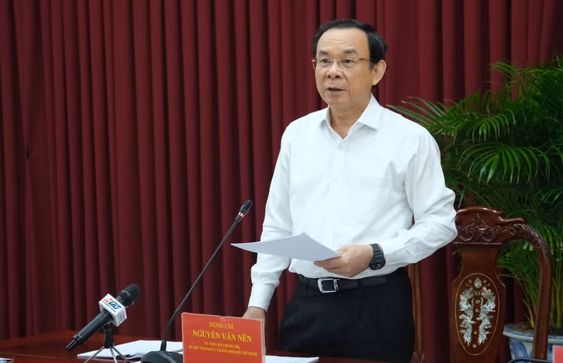 越共中央政治局委员、越共十四大文件起草小组常务委员阮文年。图自越通社