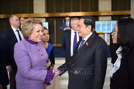 陈青敏与俄罗斯联邦委员会主席瓦莲京娜·马特维延科。图自越通社