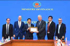 双方代表合影。图自MOF.png