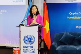 联合国常驻越南协调员宝琳·塔梅西斯发表讲话。图自越通社