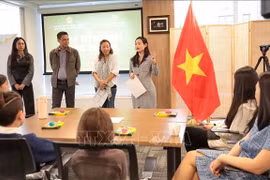 3月22日，越南常驻联合国代表团与美国哥伦比亚大学越南语项目联合举办了免费越南语培训班开班仪式。图自越通社