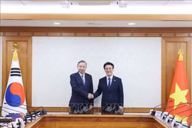 越共中央总书记苏林会见韩国总理金敏锡。图自越通社