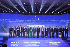 与会代表合影。图自越通社
