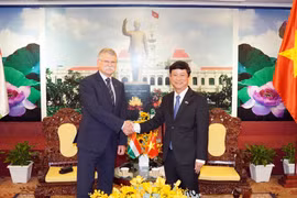 匈牙利国会主席格维尔·拉斯洛：胡志明市在所有领域上取得突破性发展
