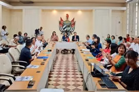 哈瓦那大学同古巴民族友谊研究院联合举行“胡志明”越南研究系开办仪式。图自越通社