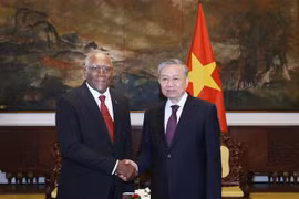 越共中央总书记苏林会见古巴国家副主席萨尔瓦多。图自越通社