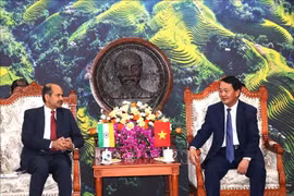 河江省委书记侯阿令会见印度驻越南特命全权大使桑迪普·阿里亚。图自越通社