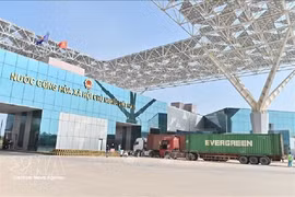 芒街口岸。图自越通社