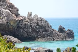 平定省龙鳞角美景。图自越通社