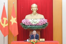 越共中央总书记苏林与美国总统唐纳德·特朗普通电话。图自越通社