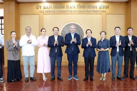 双方代表合影。图自越通社