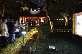 游客体验文庙-国子监夜游之旅。图自人民报