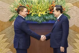 越南国会主席陈青敏会见俄罗斯联邦委员会第一副主席、统一俄罗斯党总委员会秘书弗拉基米尔·弗拉基米罗维奇·亚库舍夫。图自越通社