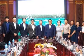 双方代表合影。图自越通社