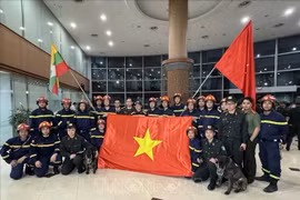 3月30日晚，越南国防部和公安部救援队已抵达缅甸。图自越通社