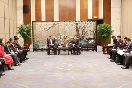 越南政府副总理阮志勇会见了广东省常务副省长张虎。图自越通社