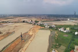 正在建设中的嘉平机场。图自越通社