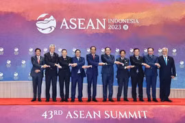 附图：出席第43届东盟峰会的东盟各国领导人合影。图自互联网