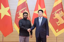 越南国家主席梁强与斯里兰卡民主社会主义共和国总统阿努拉。图自越通社